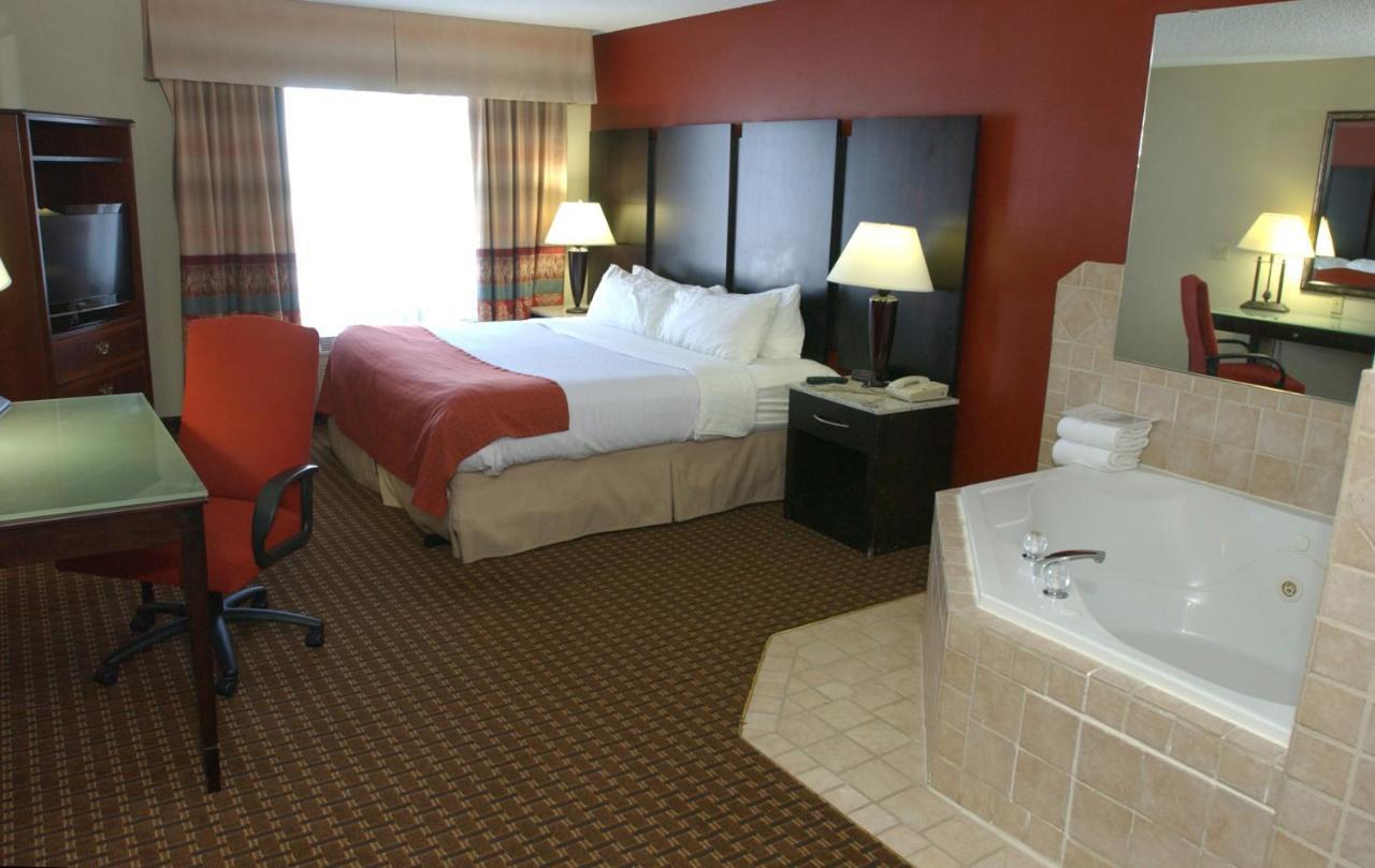 Holiday Inn Hotel & Suites Owatonna Bagian luar foto